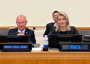 Brnjac po raznim skupovima predstavlja novi Zakon o turizmu koji kasni s procedurom ulaska u javnu raspravu