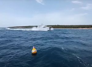 Nedozvoljeno glisiranje, tik uz bovu ronilaca!