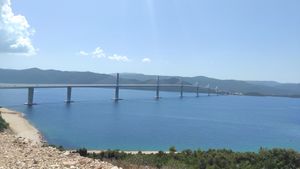 Preko Pelješkog mosta dosad je prešlo više od dva milijuna vozila