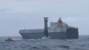 Teretni brod ostao bez pogona i nasukao se na svjetionik