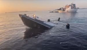 Snimka potonuća jahte iz Rijeke nakon udarca u plivaricu Mašun