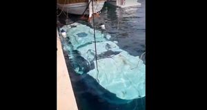 Spašavanje i vađenje havarirane ribarske brodice u koju je udario nepoznati gumenjak