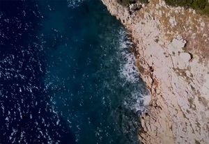 Preminuo kad je prilikom skoka u more glavom udario u stijene