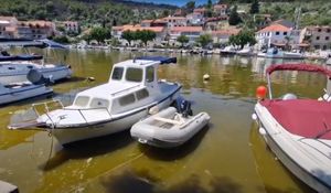 VIDEO Uvala u Zatonu kod Šibenika potpuno promijenila boju!