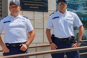 Poljski policajci spasili muškarca od utapanja u Makarskoj