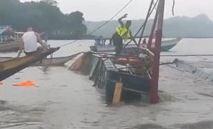 VIDEO Najmanje 25 osoba poginulo u stravičnom prevrtanju putničkog plovila na Filipinima