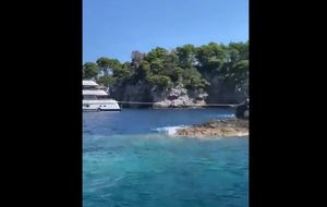 S koliko dugačkim konopom se jahta smije privezati za obalu?