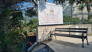 VIDEO Dubrovački profesor prepilao ogradu hotelskog lanca koja brani pristup pomorskom dobru