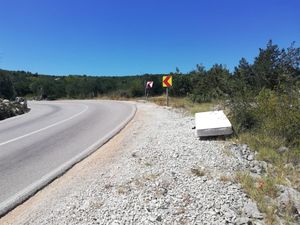 Tužna slika uz cestu u Dalmaciji