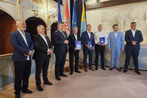 Plenković na Hvaru: "Vlada brine o hrvatskim otocima"