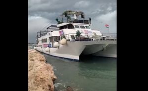 Nasukani putnički brod na lukobran Novalje - Gazda nije ni prijavio havariju!