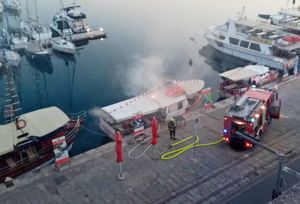 Požar na turističkom brodu u pulskoj luci