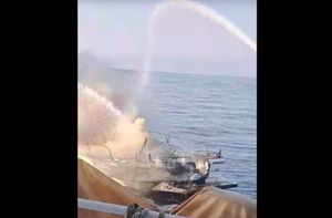 Potpuno izgorjela, pa potonula brodica u Velim vratima