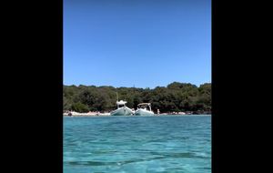 Škrti poljski nautičari na Silbi se vezali na samu plažu