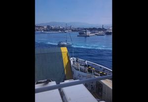 Trajekt u zadnji čas izbjegao jedrilicu u splitskoj luci