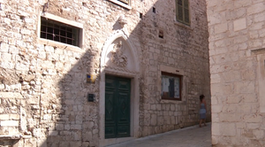 S palače Rosini u Šibeniku odlomio se kamen i ozlijedio turista