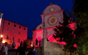 Šibenik svjetlosnim spektaklom obilježio dan kada je postao prvi grad na svijetu s javnom rasvjetom