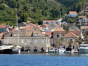 Ministarstvo turizma: "Pokrenut je izvanredan nadzor nad radom Turističke zajednice Vis!"