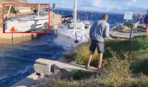 VIDEO Pogledajte kako su majstori izudarali jedrilicu kroz prolaz Privlaka u Lošinju