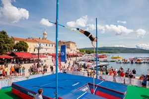 SKOČI NA KRK Na krčkoj rivi održano drugo natjecanje u skoku s motkom
