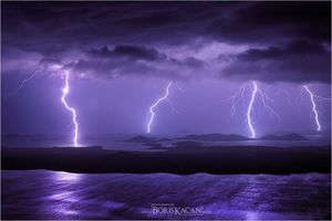 UPOZORENJE: Izraženo grmljavinsko nevrijeme kreće se prema Lastovu, a kasnije prema Korčuli i Pelješcu!