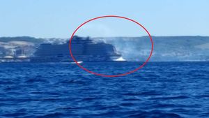 Kruzer u Zadru zadimio sve do Bibinja: "U nekim zemljama bi inspekcija na brodu bila odmah!"