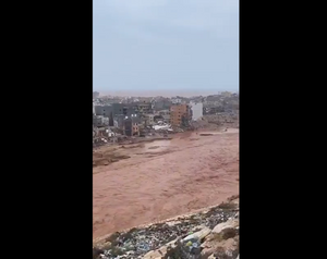 Stotine poginulih na plaži poplavama pogođenog libijskog grada
