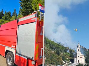 VELIKI POŽAR U KOMINU Na teren stigla i dva kanadera