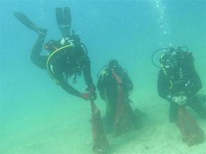 Policijski ronioci čistili podmorje Pule i dali svoj doprinos čišćem Jadranu