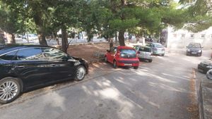 Moj auto treba više mjesta - pogledajte ovog "ležernog" Ukrajinca na splitskim Plokitama!