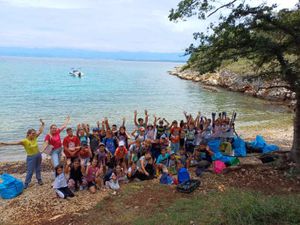 FOTO World CleanUp Day – Mali osnovnoškolci u akciji čišćenja plaža