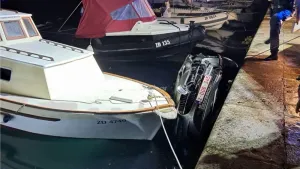Nakon slijetanja automobila u more, Zadranin jedini usred noći zaronio - Policajci gledali i čekali vatrogasce