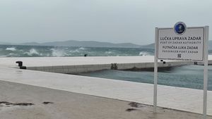 JAKO JUGO I NEVERE Brojne linije u prekidu - Narančasti meteoalarm za Jadran