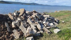 Građevinski otpad na pomorskom dobru između Svetog Petra i Turnja