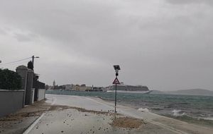 VIDEO Ovako izgleda glavna cesta kojom se sa zapada Zadra ide u centar grada!