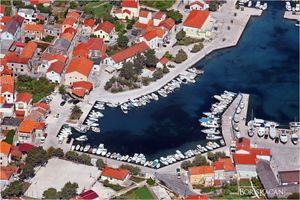 Nijemcu ukradena foto oprema iz jedrilice na Velom Ižu