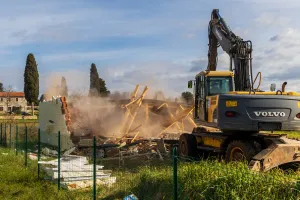 Zašto se država kiti tuđim perjem? Čak 63 objekta u Vodnjanu srušili su vlasnici po nalogu komunalaca, a ne državnog inspektorata!
