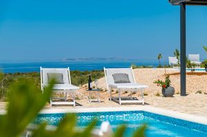 Državni inspektorat o Šveđaninu koji gradi bazene u primoštenskim vinogradima: "Muljao je s OPG-om"