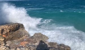 Od petka olujni udari bure, mraz i česta kiša na Jadranu