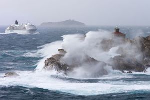 FOTO Drama ispred dubrovačke luke: "Ovaj kruzer je dobro izvaljalo prije uplovljavanja u Gruž!"