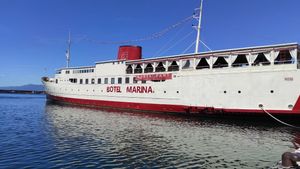 Botel Marina, popularan kao smještaj za mlađe turiste koji posjećuju Rijeku, privremeno napustio riječku rivu