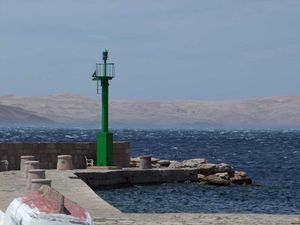 Jaka bura u Podvelebitskom kanalu i srednjem Jadranu, Kvarnerom ne plove brodske i katamaranske linije