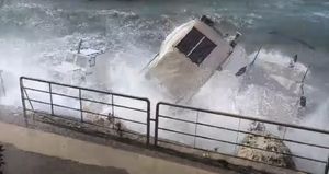 Olujno jugo u Mandrama porazbijalo plovila