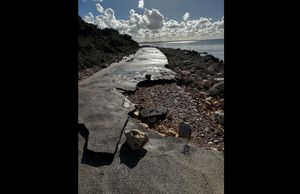 More u potpunosti uništilo bespravno izgrađenu cestu uz more na Viru