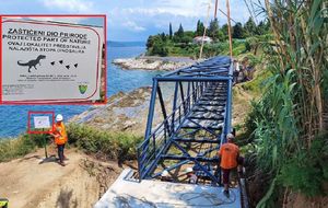 Gradonačelnik Umaga ispalio: "Na obali u Savudriji su ostaci fašističkih bombi, a ne dinosaura!"