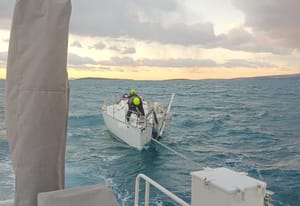 SLOMIO IM SE JARBOL, OTKAZAO I MOTOR! Posada jedrilice po nevremenu spašena kod otoka Paga