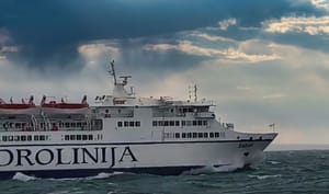 Jadrolinija odgovorila Gradu Hvaru zašto je opet otkazana linija Split - Stari Grad: "Vremenski uvjeti bili su zaista ekstremni!"