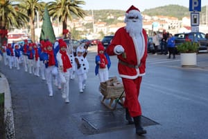 FOTO Blagdanski šušur, veselje i radost na ulicama Vele Luke