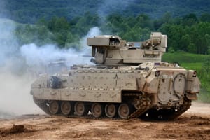 U riječku luku stiglo prvih 22 oklopna vozila Bradley