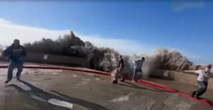 VIDEO Snažne oluje i veliki valovi preplavili kalifornijsku obalu - Nekoliko ljudi ozlijeđeno, materijalne štete ogromne!